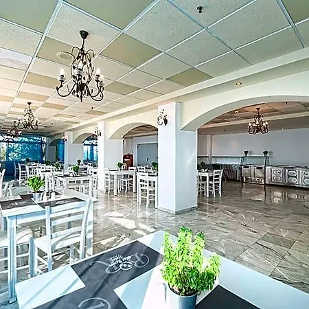 Adel Paradise מלון 4*