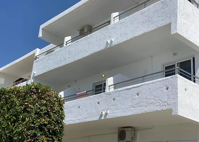 Adel Paradise Szálloda 4*