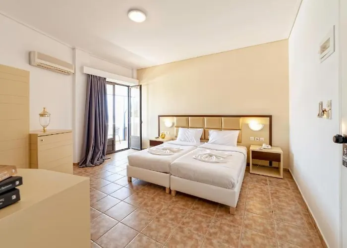 Adel Paradise Hotell 4*